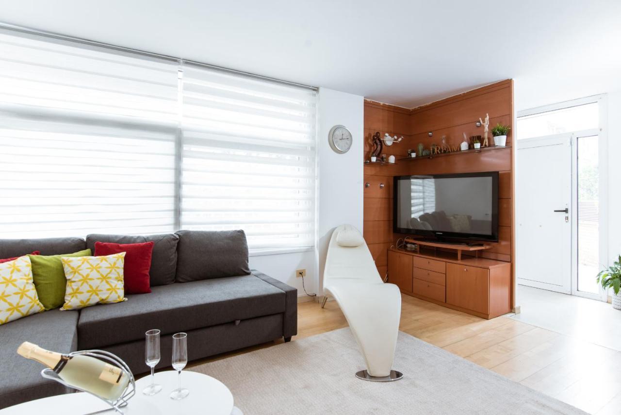 Two Bedroom Townhouse Within 10Min Walk From Beach Barcelona Exterior photo